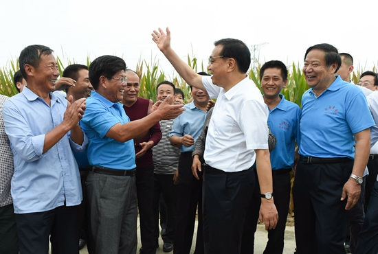 河南乡亲对总理说：“老书记”要常回家看看