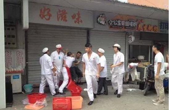 南通大学食堂员工被指围殴卖早餐大学生 校方回应