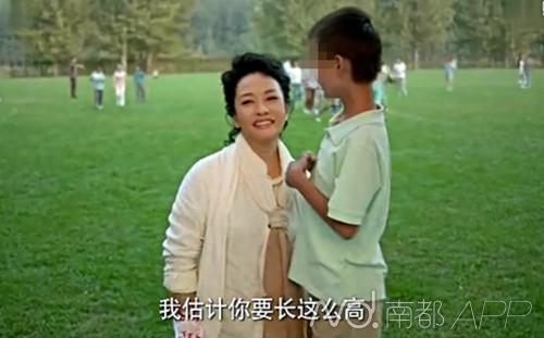 揭秘彭丽媛关爱艾滋孤儿 一同吃烤鸭看日出(图)