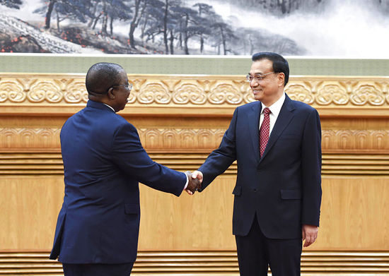 李克强会见27国新任驻华使节时强调:中国愿同各国增进友谊与合作