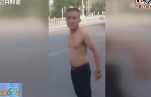 网曝城管脱衣赤膊大喊: