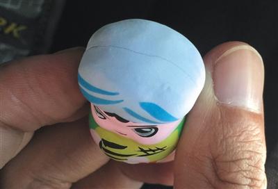 故宫开发"朕亦甚想你"折扇 纪念品销售火爆(图)