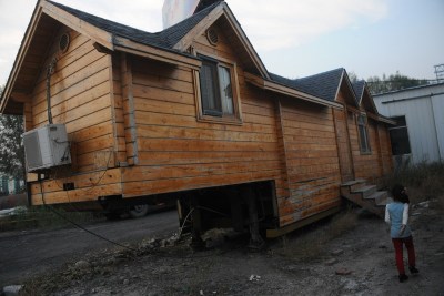 男子造40平米“别墅房车” 称比买房便宜