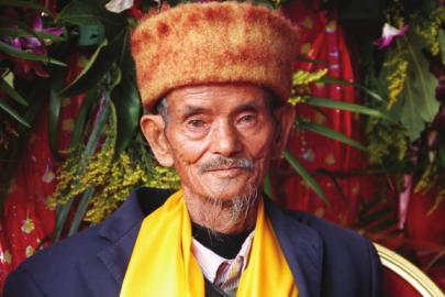 “段誉后人”秀“一阳指” 称曾点瘫美军教官