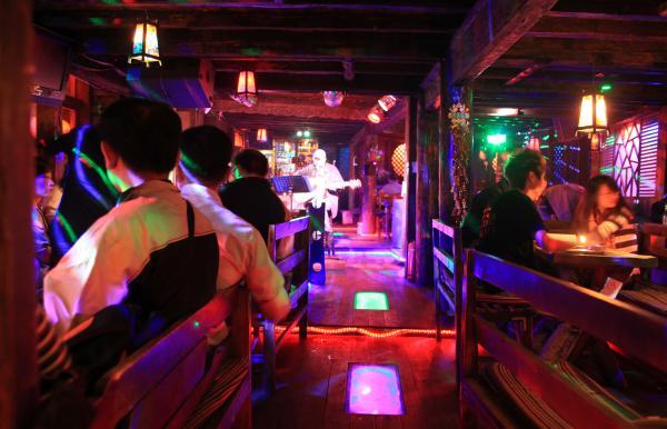 媒体曝丽江女酒托内幕:寂寞求结伴 喝完酒失联