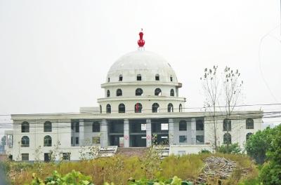 洛阳山寨“白宫”实为厂房 负责人：未刻意模仿