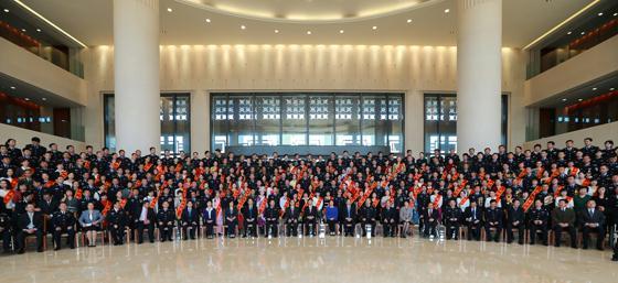 孟建柱会见好警嫂夫妇：弘扬朴素而崇高美德