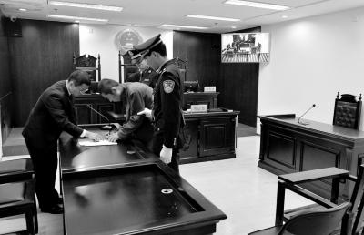 的哥抢走乘客200万玉石 被判11年半罚款1万2