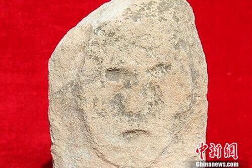 中国史前最大城址发现：墙上长眼 石头有人面像