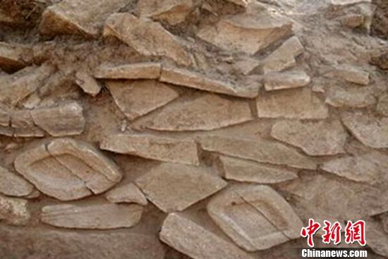 中国史前最大城址发现：墙上长眼 石头有人面像