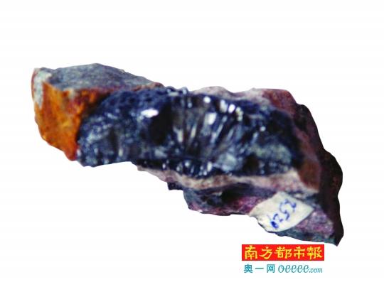 中国团队首次发现天然金属铀 将改写全球教科书