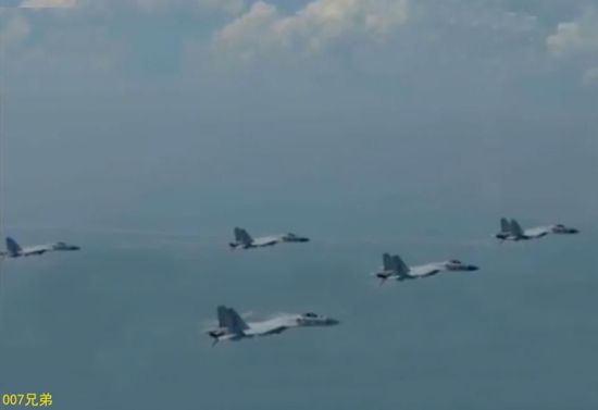 中国航母再曝航行猛照