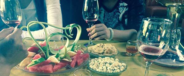 丽江回应酒托报道：正在整治 见效还需时日