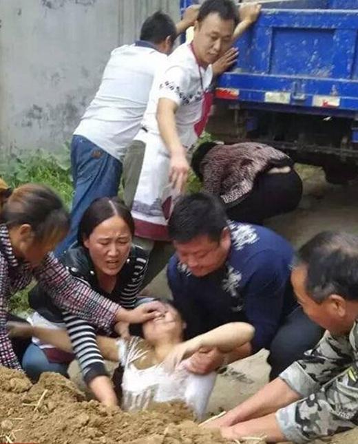 河南一村民被政府人员土埋 官方称系邻里纠纷