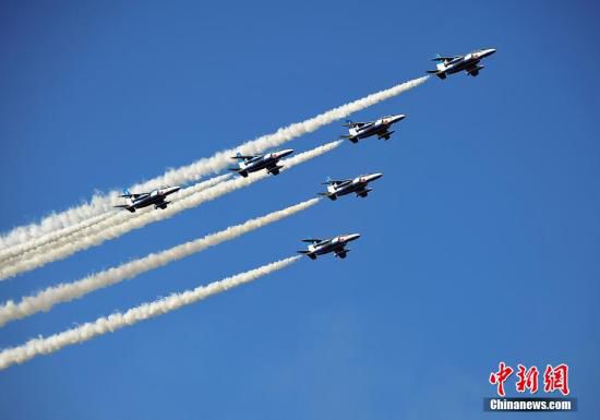 日本大规模海上阅兵精锐尽出 美核航母玩“偶遇”