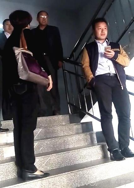 河南南阳市国资委信访官员与上访者对骂(图)