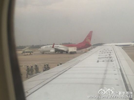 武汉机场一乘客称有炸弹 武警公安全部到场(组图)