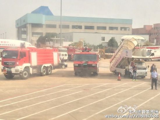 武汉机场一乘客称有炸弹 武警公安全部到场(组图)