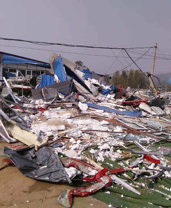 山东女子称遭强拆裤子被拽掉 官方：夫妇撒泼