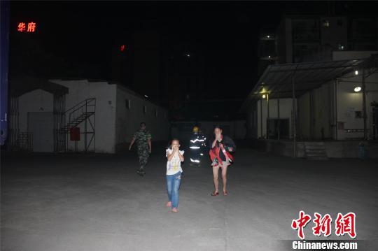 广西一食品公司发生液氨泄漏事故12人被困