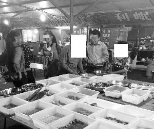 曝江苏宿迁一中学男教师带4女生喝酒 校方否认