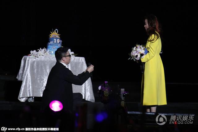 张靓颖演唱会上被求婚 男友希望2016年举办婚礼