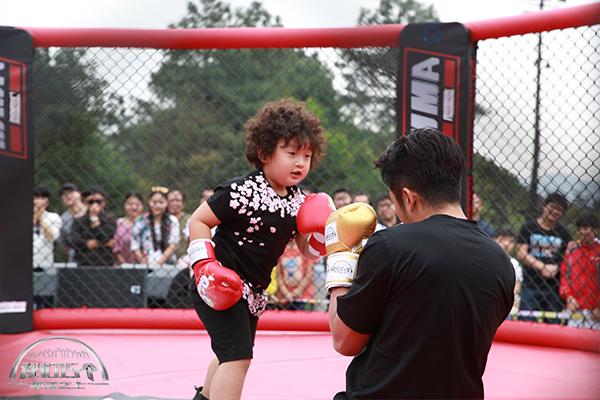 邹市明父子平顶打拳 轩轩弃夏天姐姐转爱拳手