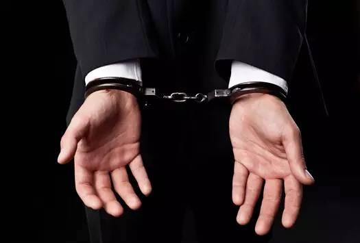 安徽被判12年官员看守所自杀 警察未亲自戴手铐