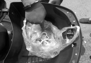 嫌犯盗窃200万珠宝后去网吧炫富被抓(图)