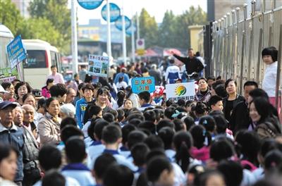 燕郊教育之困：学生年增5000人 教师缺口400