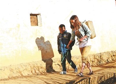 四川招募留守儿童“妈妈” 每人每月补助2千元 