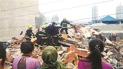 河南民房坍塌致17人遇难9人重伤 责任人被控制