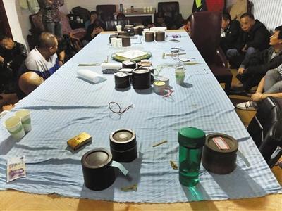 北京一棋牌室設(shè)賭斗蛐蛐：一年花幾萬給蛐蛐洗澡