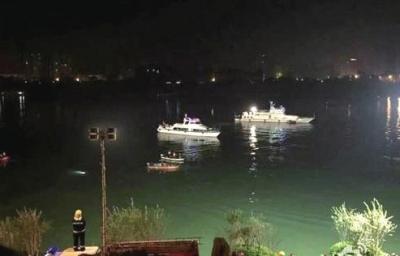 柳州市长晚间散步坠江溺亡 群众称有人翻栏落水