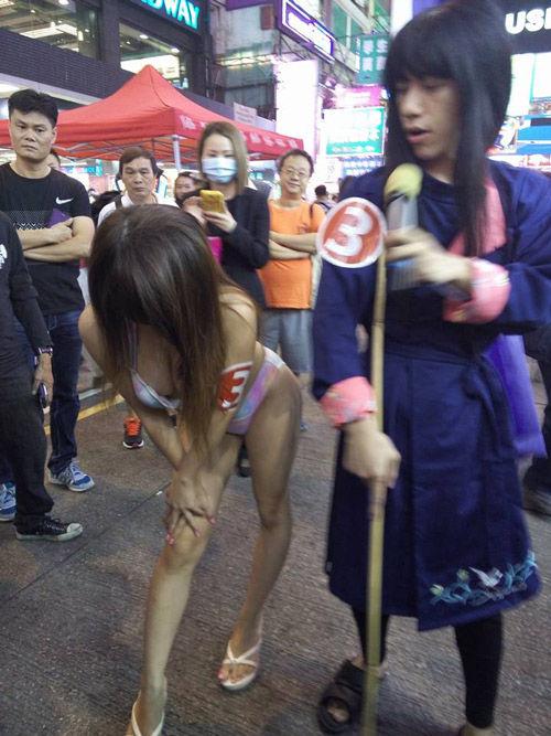 “港独”雇比基尼女郎助选:当选后每周都有表演