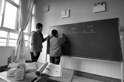 武汉多动症儿童教室将停办 校方称孩子需治病