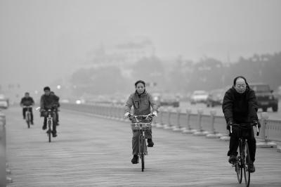 北京發(fā)布霧霾黃色預警 今天仍將重度污染