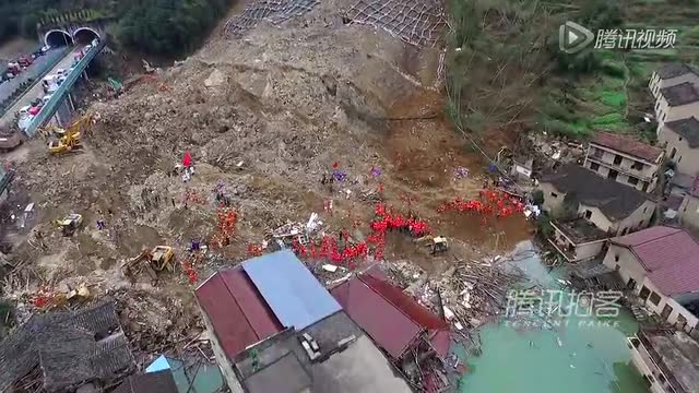 【拍客】航拍浙江丽水里东村山体滑坡截图