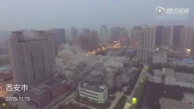 实拍国内爆破拆除第一高楼 26层楼15秒内倒塌截图