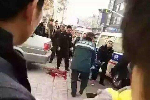 辽宁阜蒙一城管队长被当街砍死 凶手仍在逃亡