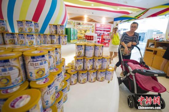 卫计委释疑“两孩话题”：将完善产假和陪产假