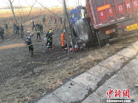 黑龙江肇东市境内3车相撞致4死1伤原因待查