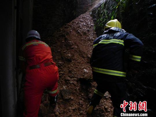 广西三江侗族自治县发生山体滑坡 1人被埋身亡