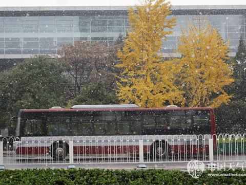 北方多地大范围暴雪 中东部遇强冷空气降温超10℃