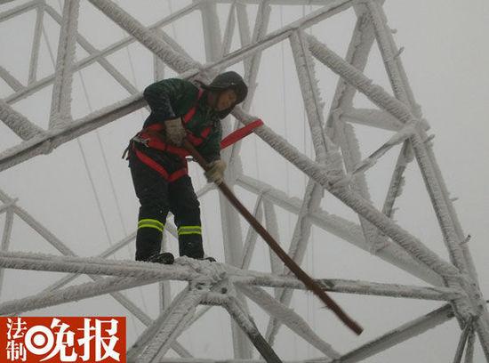 直擊北京大雪：百余公里電網(wǎng)覆冰