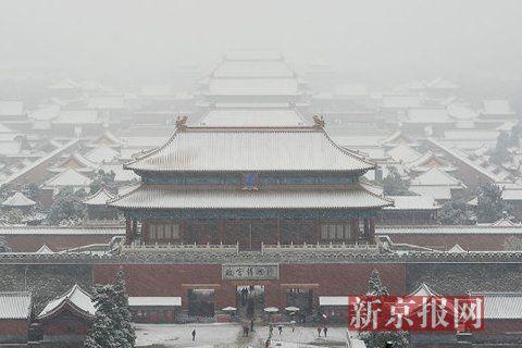 北京市民賞雪熱情高 故宮門外排長隊(圖)