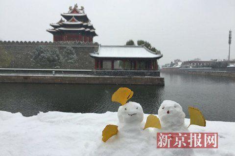 北京市民賞雪熱情高 故宮門外排長隊(圖)