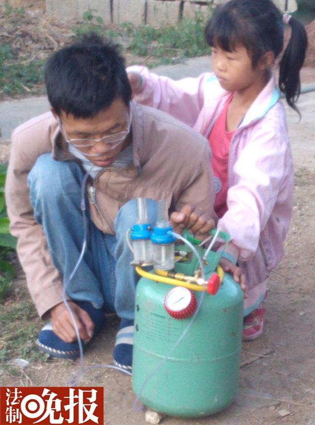 尘肺病患者因拮据改装煤气罐吸氧(图)