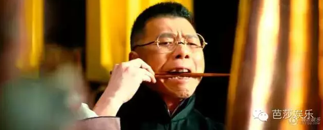 开演唱会拿影帝，57岁的冯小刚比谁都会玩