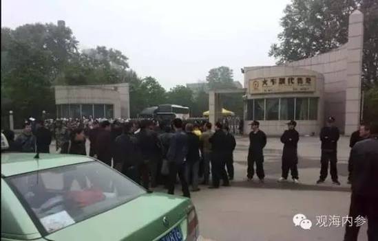 巡视组遭众人围堵